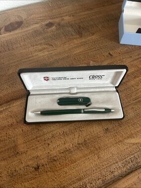 Swiss Army knife and pen victorinox